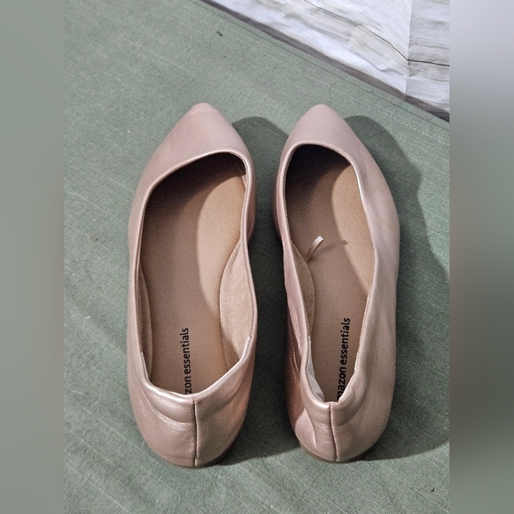 Amazon Essentials Women's Rose Gold Flats Size 6.5 - Picture 10 of 11